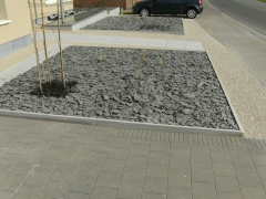 Aanleg voortuin met gebroken leisteen