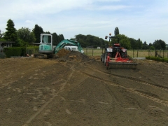 Grondwerken met minigraver en traktor