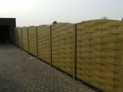 Plaatsing betonnen afsluiting van 2 meter hoog